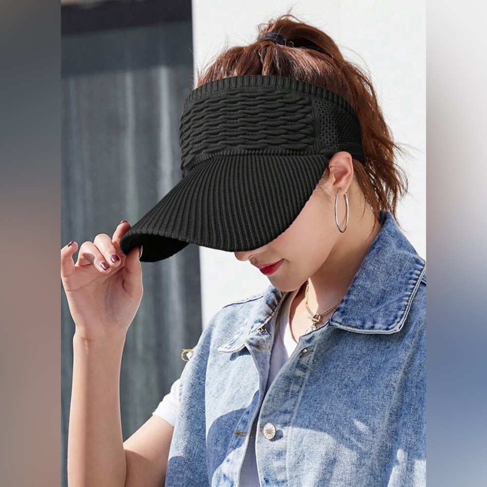 Set of 3 caps 🧢 black, gray and beige, unused, excellent quality